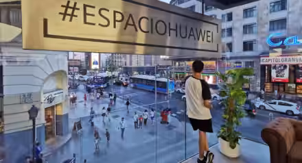 Huawei apre il suo più grande store in Europa