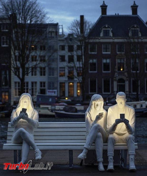 Amsterdam: scultura rappresenta dipendenza smartphone - installazioni-ossessione-smartphone