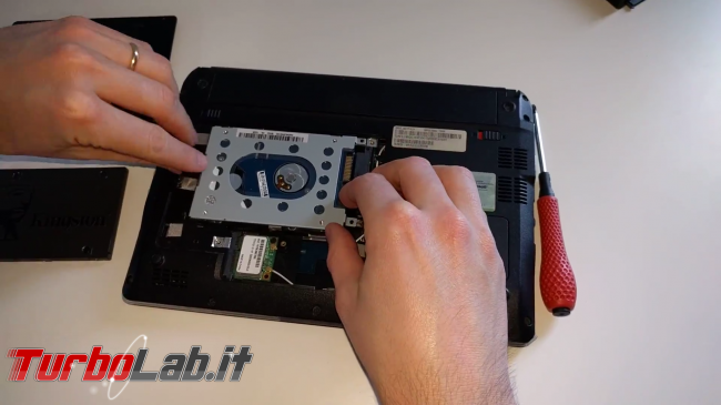Come installare SSD PC portatile/notebook sostituire/clonare hard disk senza formattare (video-guida definitiva)