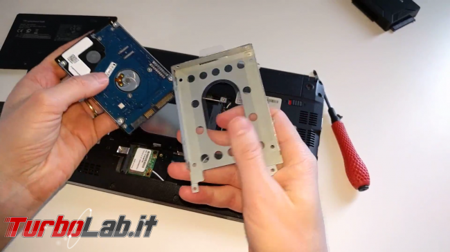 Come installare SSD PC portatile/notebook sostituire/clonare hard disk senza formattare (video-guida definitiva)