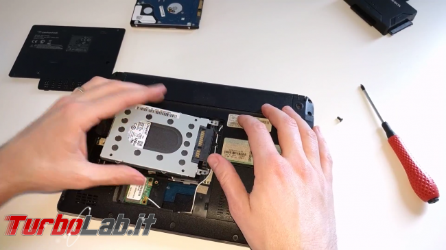 Come installare SSD PC portatile/notebook sostituire/clonare hard disk senza formattare (video-guida definitiva)