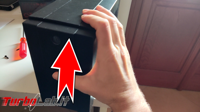 Come sostituire batteria APS Back-UPS (video) - montaggio finale freccia