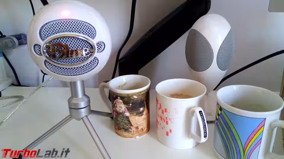 Immagine 4 microfono e caffè Immagine 4 microfono e caffè